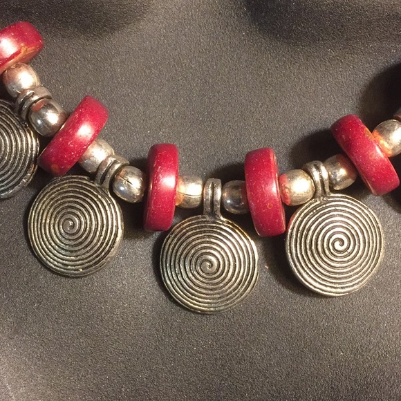 Statement necklace w/ metallic discs maroon beads - Picture 5 of 8